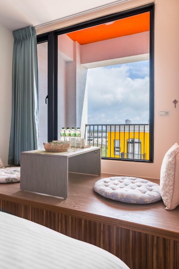 Water Reflection Apartment Magong Luaran gambar