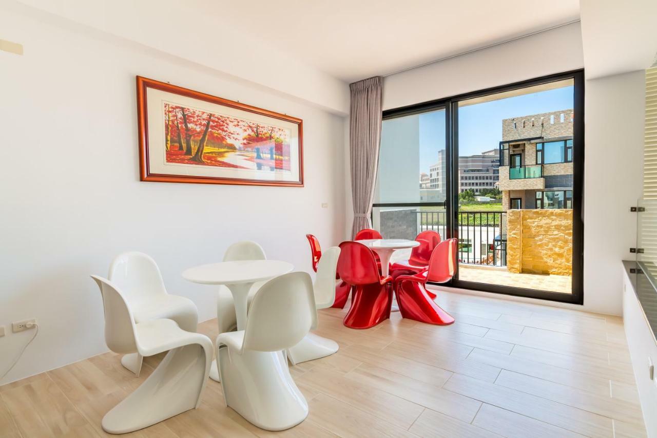 Water Reflection Apartment Magong Luaran gambar